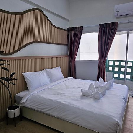 Lub Nai Hostel Patong Exterior photo