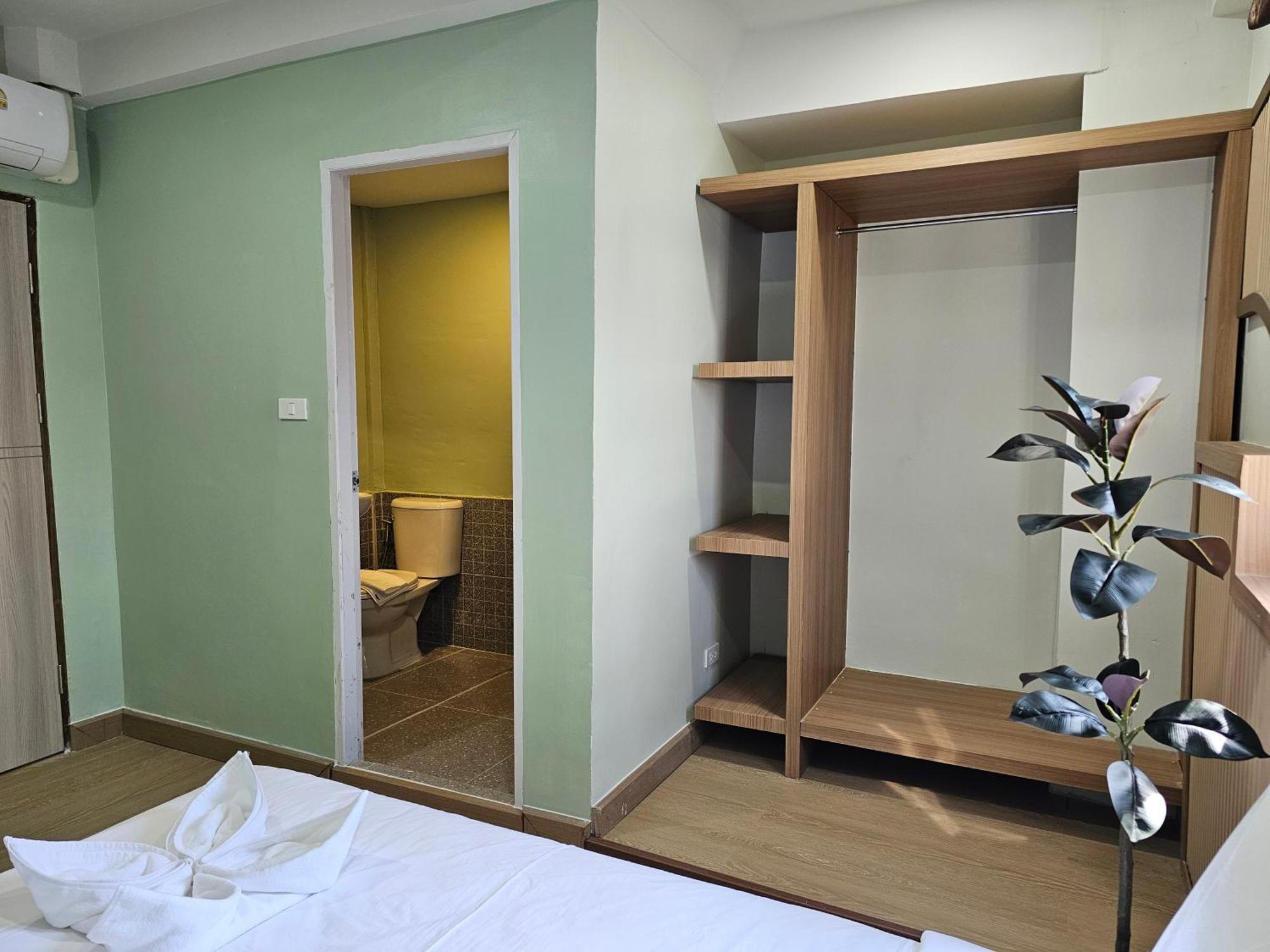 Lub Nai Hostel Patong Room photo