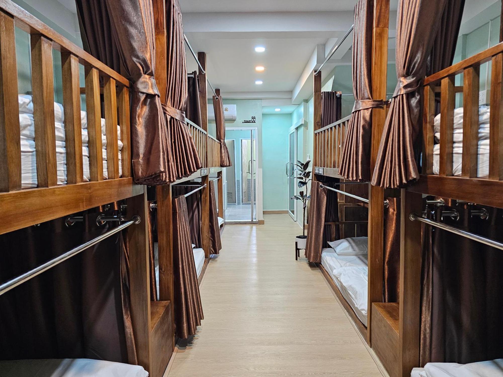 Lub Nai Hostel Patong Exterior photo