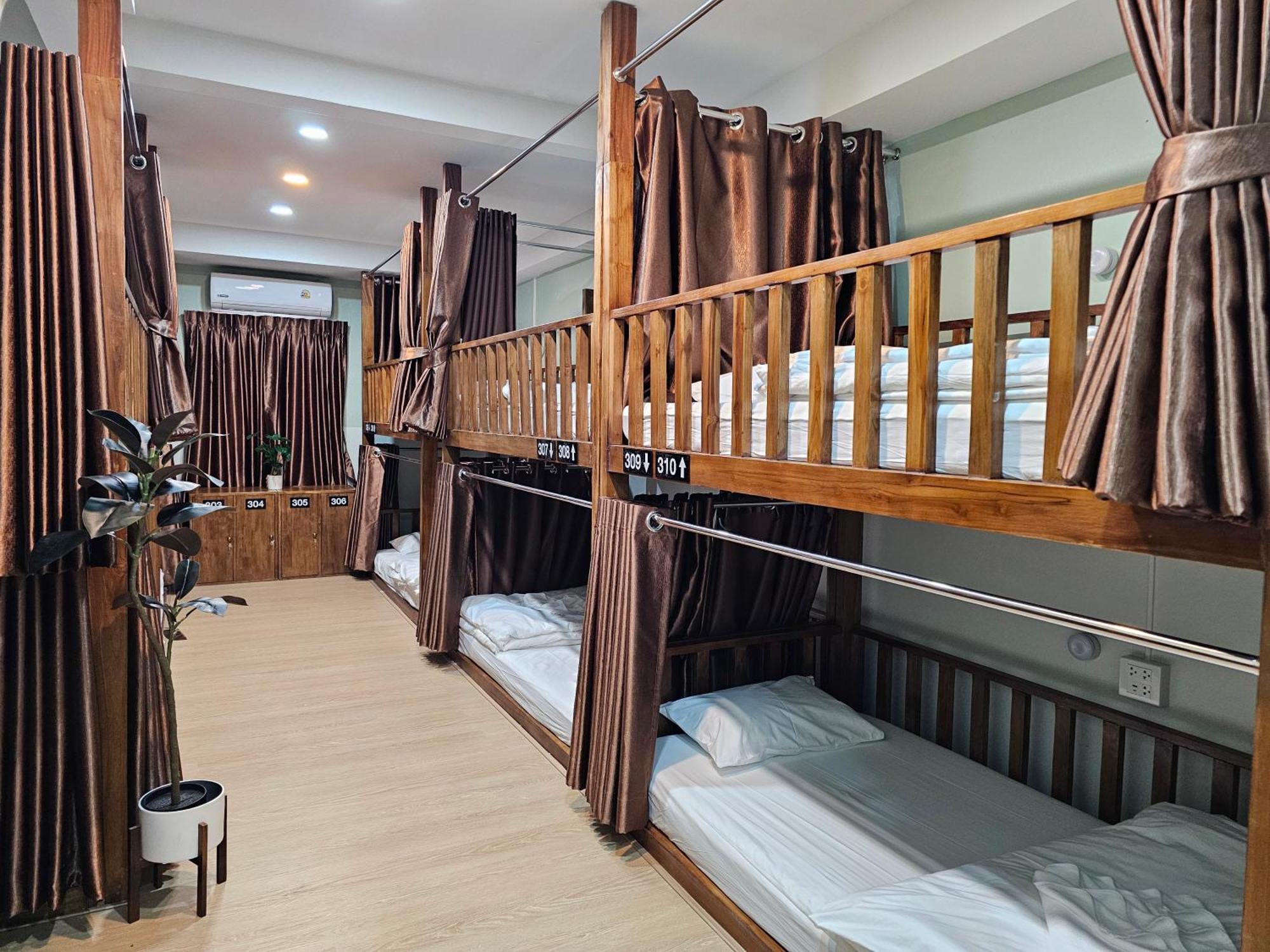 Lub Nai Hostel Patong Room photo