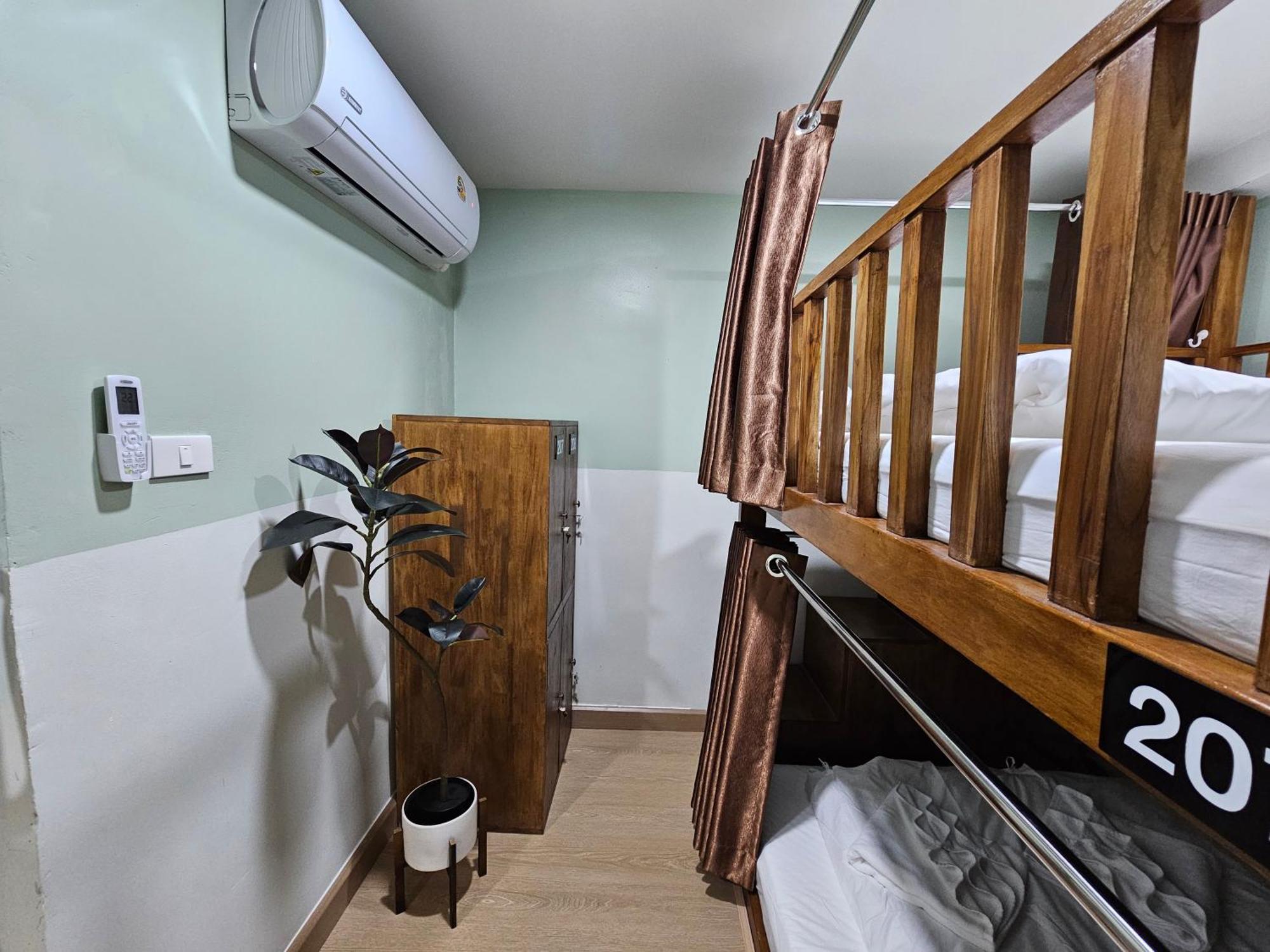 Lub Nai Hostel Patong Exterior photo