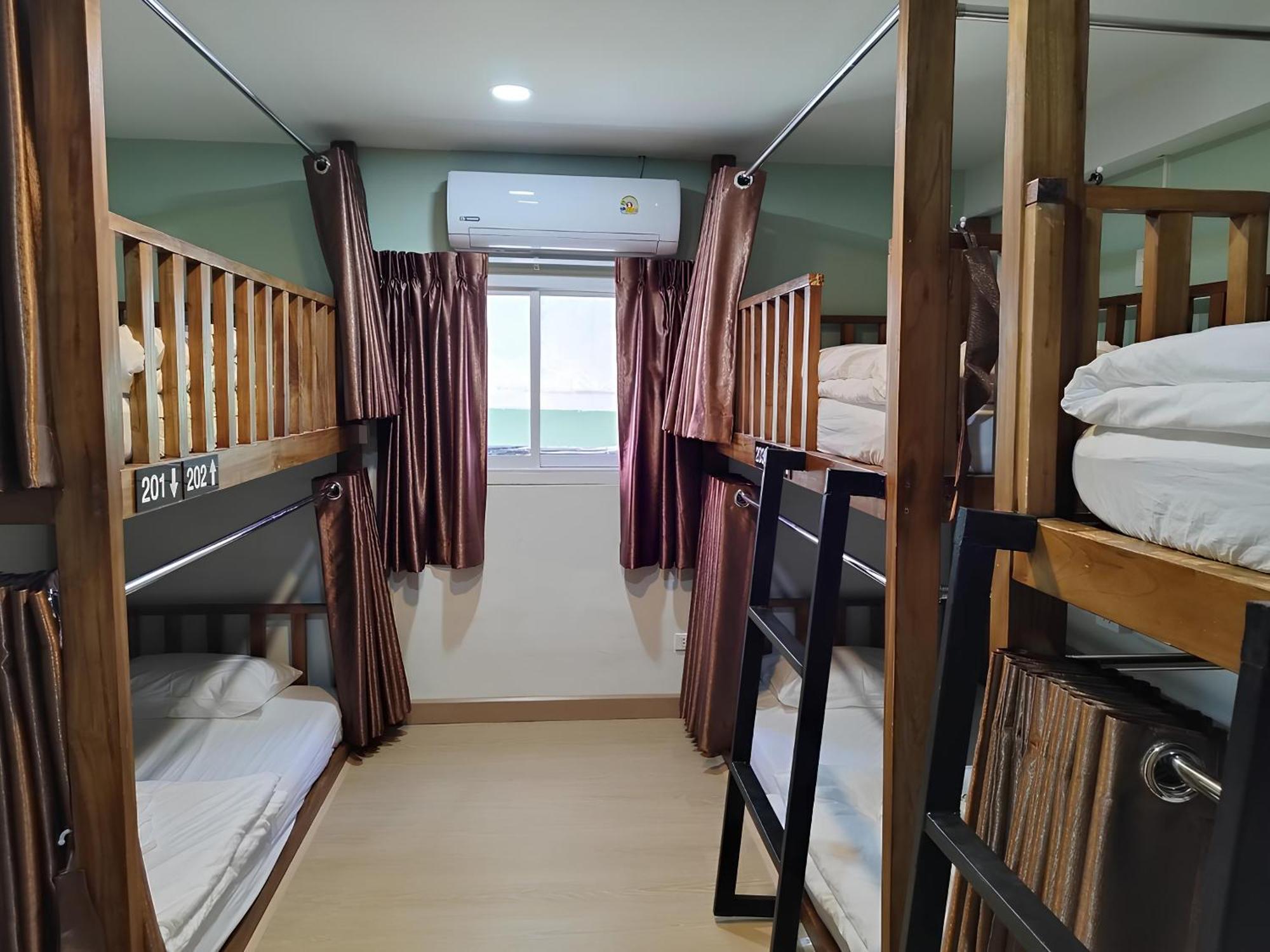 Lub Nai Hostel Patong Exterior photo